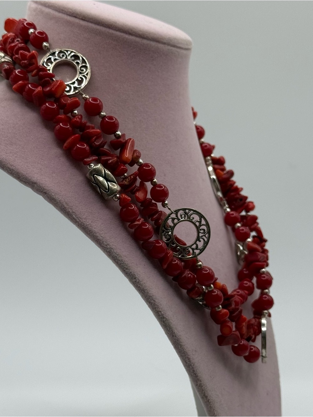 PREMIER DESIGNS TRIPLE STRAND RED CORAL & SILVER TONE NECKLACE - Picture 5 of 8